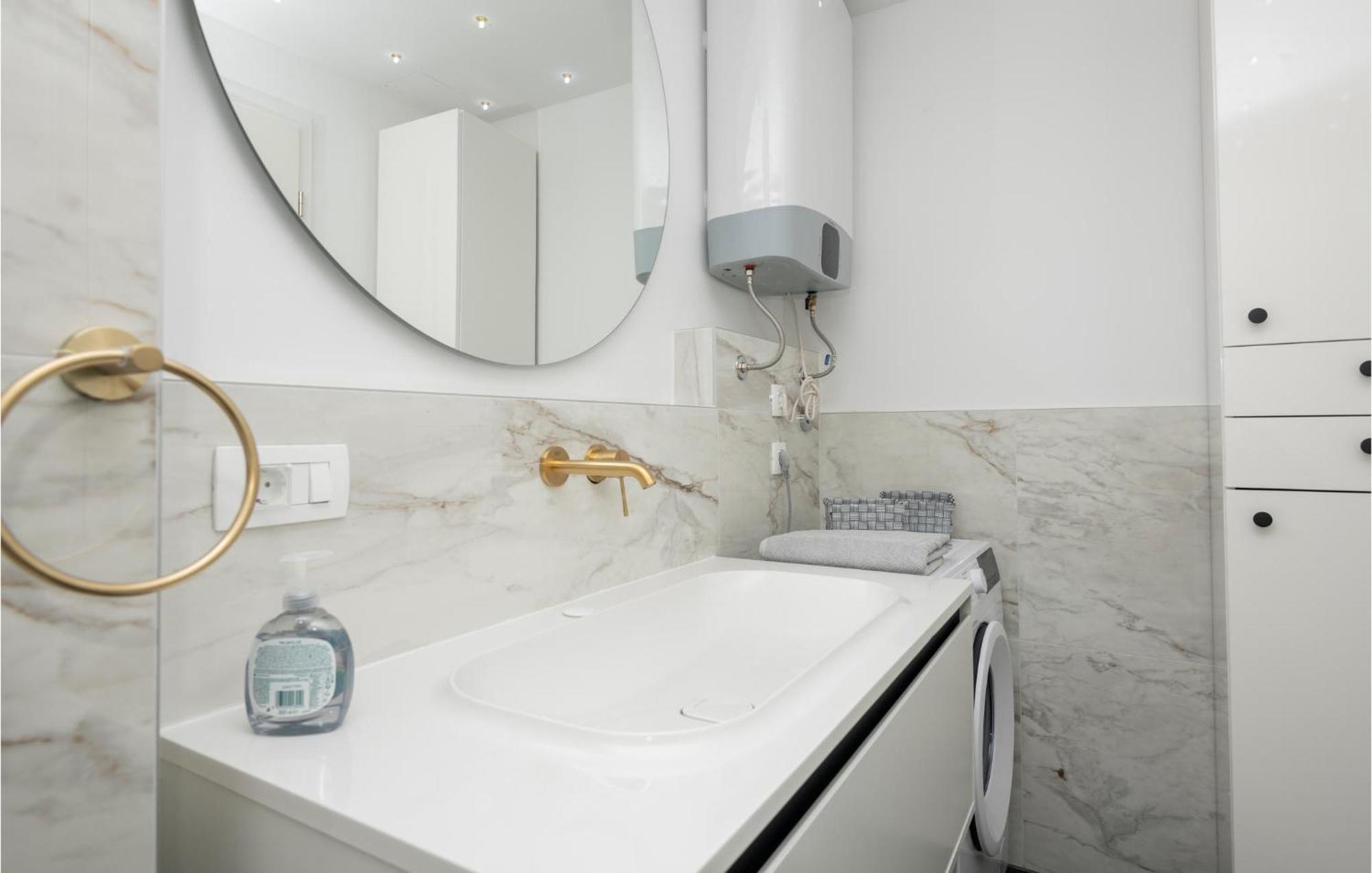 Stunning Apartment In Tucepi With Kitchen Ngoại thất bức ảnh