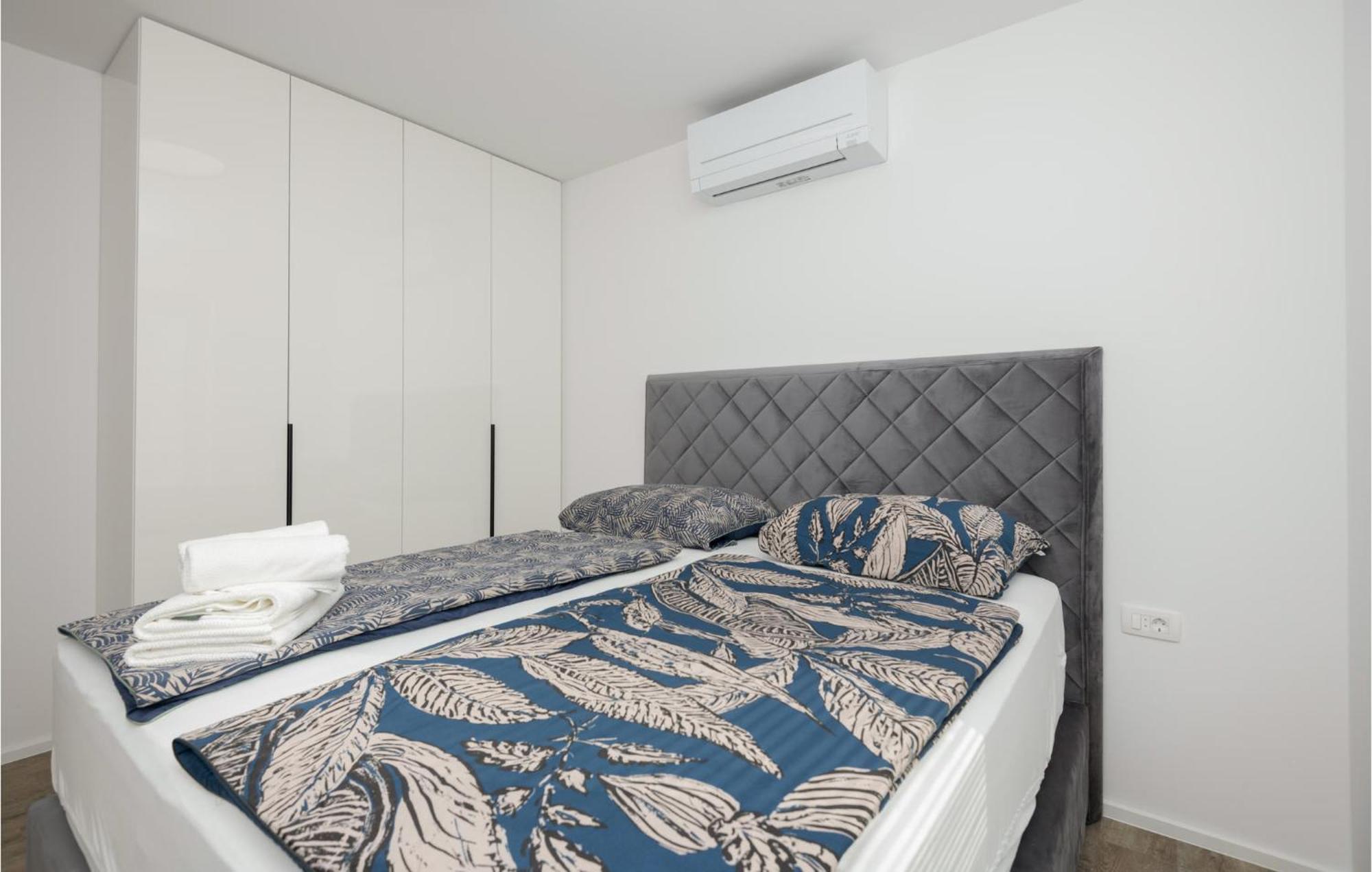 Stunning Apartment In Tucepi With Kitchen Ngoại thất bức ảnh