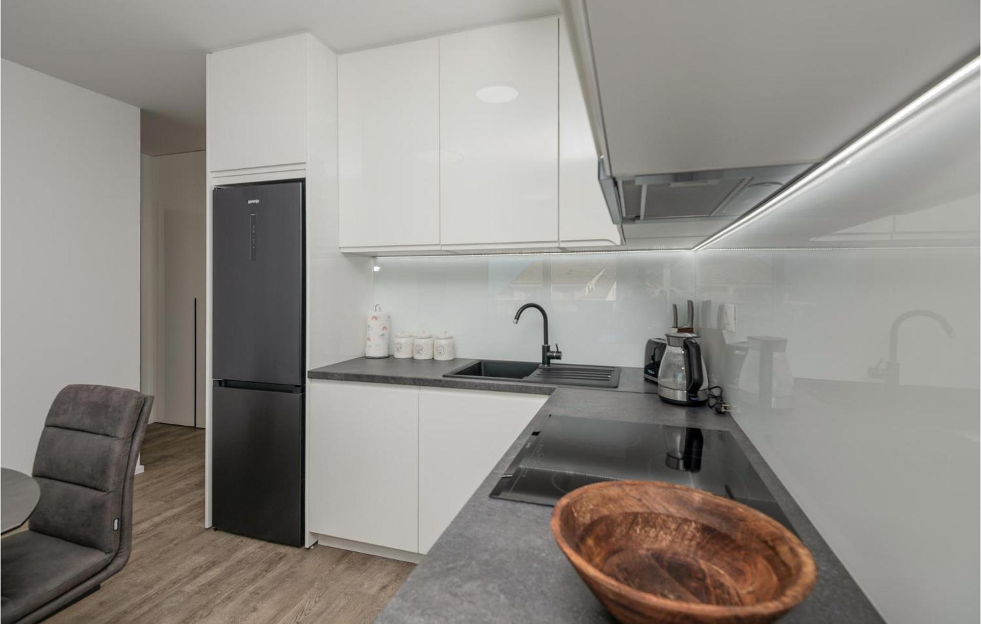 Stunning Apartment In Tucepi With Kitchen Ngoại thất bức ảnh